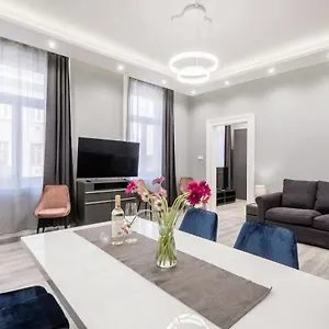 rezervați aici